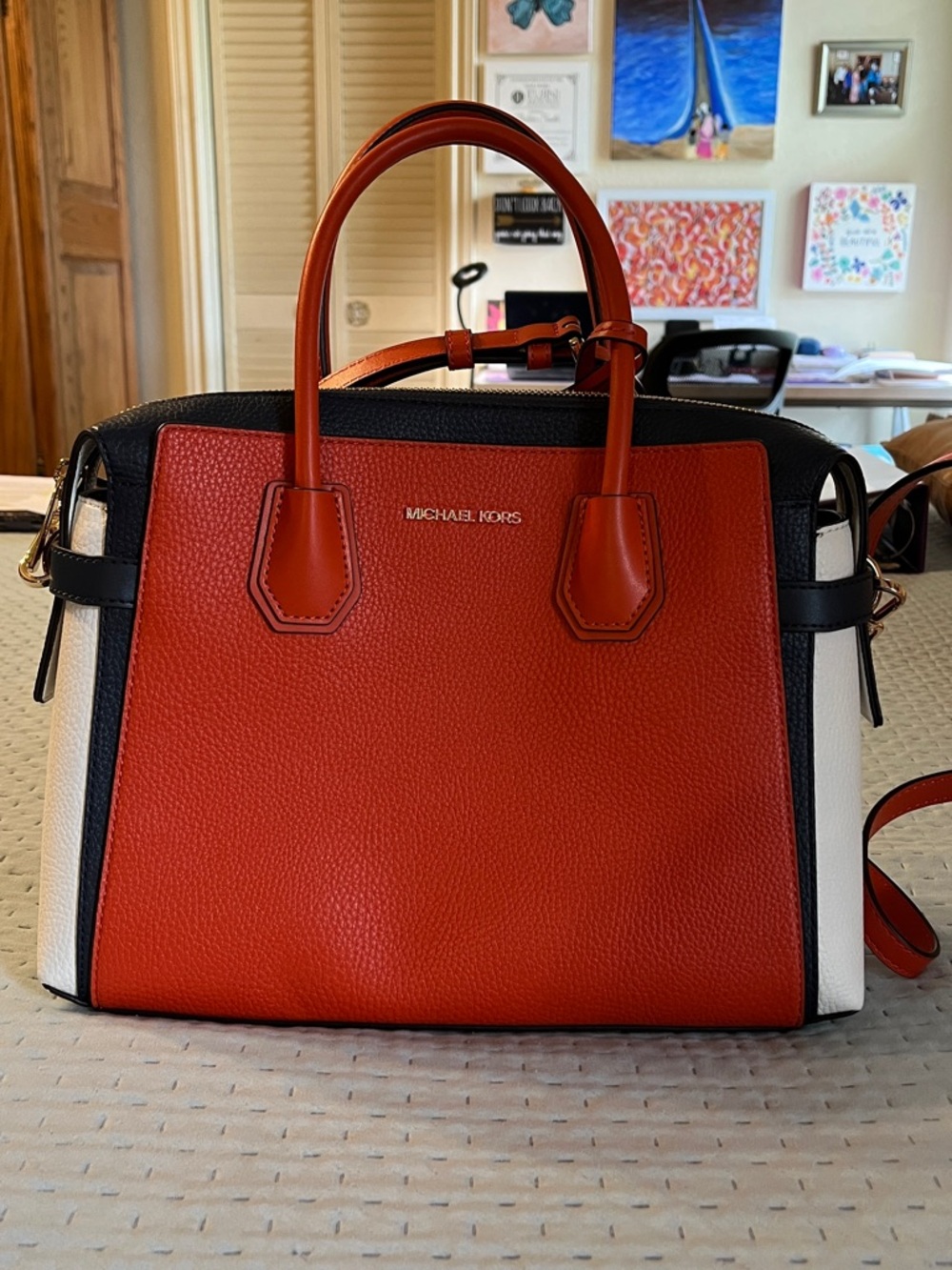 BEAUTIFUL Michael Kors leather satchel handbag. I used only 2 times.